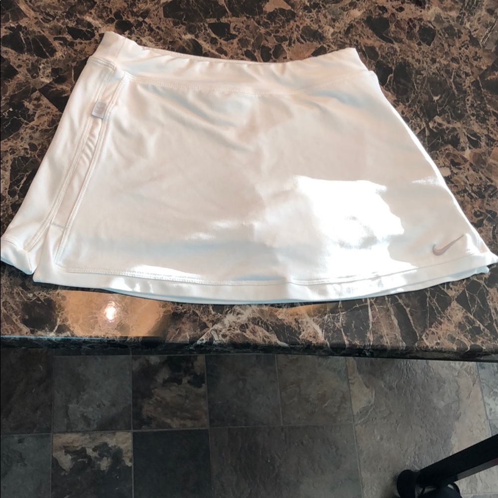 Nike Tennis skirt size Medium. White skirt.
